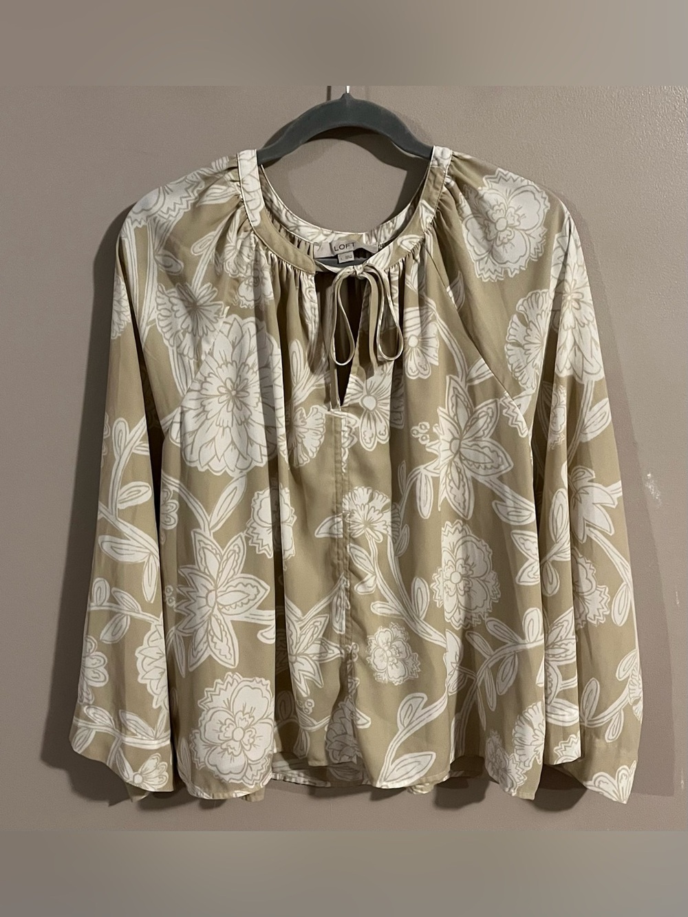 $6❤️Bundled LOFT Blouse